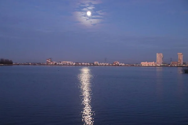 Full Moon Rising Nesselande Beach Reflecting Zevenhuizerplas Seen Oud Verlaat — Stock Photo, Image