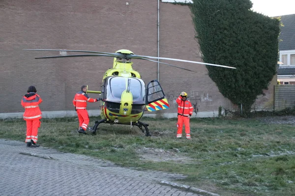 Paramedicus Trauma Helikopter Elp Lifeliner Verlaten Scène Van Incident Waddinxveen — Stockfoto