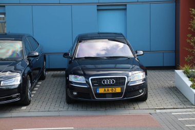 Zırhlı Audi araba Aa-82 Kraliçe Maxima ve destek araba Hollanda Kraliyet evin Aa-65 şirketinde ise Park ziyaret Moerkapelle içinde