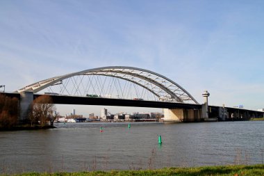Asma köprü nieuwe maas Nehri Hollanda'nın Rotterdam A16 otoyolu olarak Van Brienenoordbrug