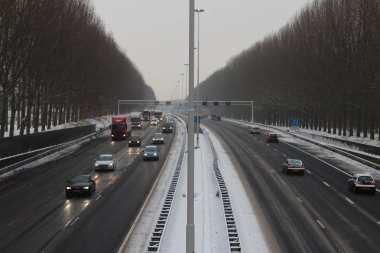 Trafik jam otoyolu A20 nieuwerkerk aan den IJssel adlı günlük acele saat trafik sıkışıklığı