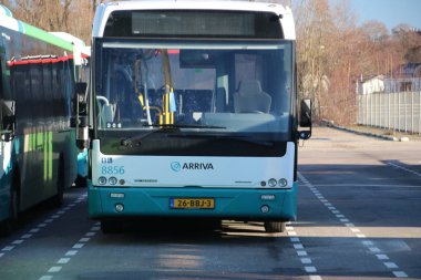 Arriva şehir Gouda Hollanda bölgesel otobüsler için park yeri