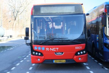 Arriva şehir Gouda Hollanda bölgesel otobüsler için park yeri