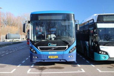 Arriva şehir Gouda Hollanda bölgesel otobüsler için park yeri