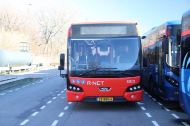 Arriva şehir Gouda Hollanda bölgesel otobüsler için park yeri