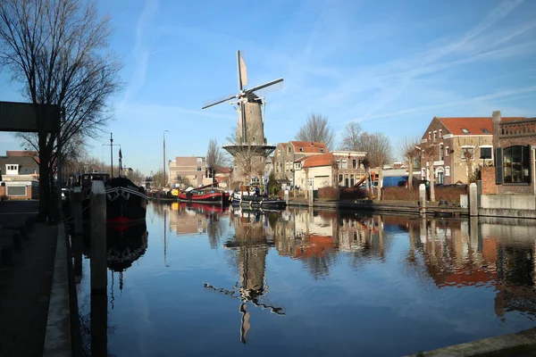 Mulino Vento Roode Leeuw Con Riflessione Nel Turfsingel Gouda Con — Foto Stock