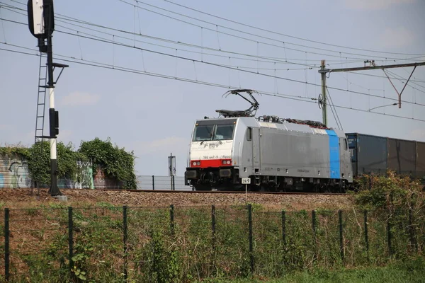 Bombardero Traxx F140 Locomotora Con Carga Contenedores Mar Los Carriles —  Fotos de Stock