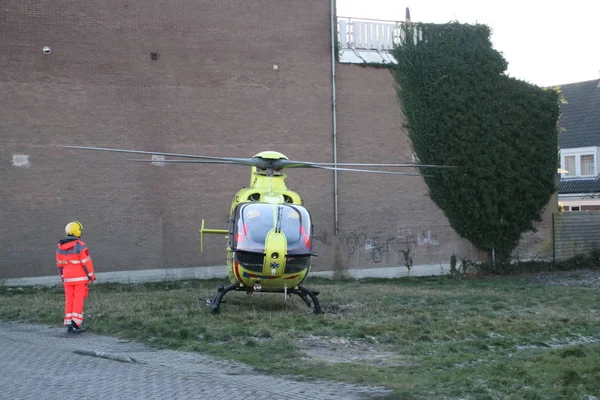 Śmigłowiec Trauma Sanitariusz Elp Lub Lifeliner Pozostawiając Sceny Incydentu Waddinxveen — Zdjęcie stockowe