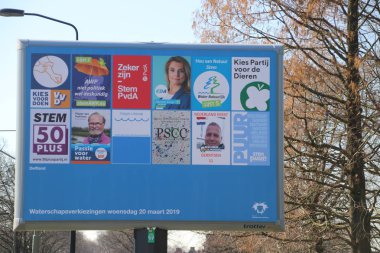 Öncesi yazdırılan seçim poster Pano su makam Delfland Voorburg Hollanda üzerinde 20 Mart 2019 yılında için