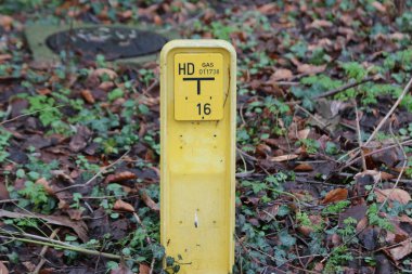 O boru uyarmak için ayrıntılı bilgi ile yüksek basınç doğal gaz boru toprağa işareti yukarıda