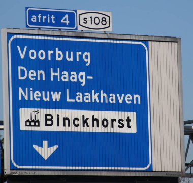 Bağlantı 4 başlık S108 Lahey binckhorst ve Voorburg Hollanda için Prins Clausplein, A12 otoyolu üzerinde yön işaretleri