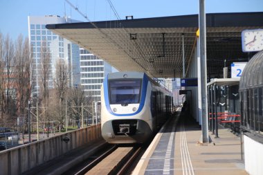 SLT hafif raylı banliyö tren boyunca platformu IAT tren station voorburg Hollanda