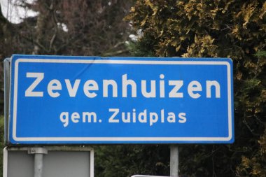 Zevenhuizen Hollanda kentsel alanında başlangıcını işaretlemek için işareti mavi ve beyaz