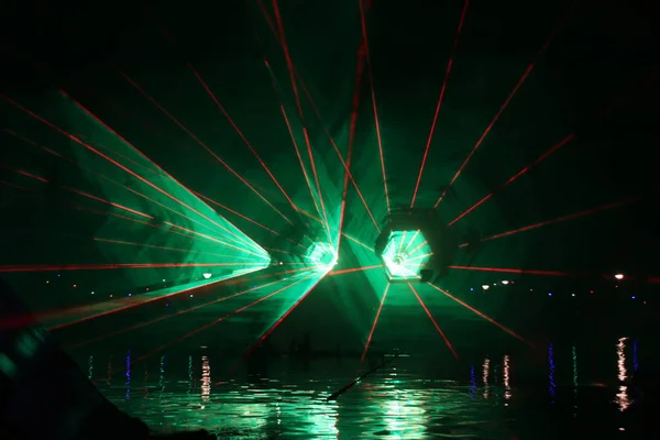 Raios Laser Durante Show Público Várias Cores Água Ringvaart Ring — Fotografia de Stock