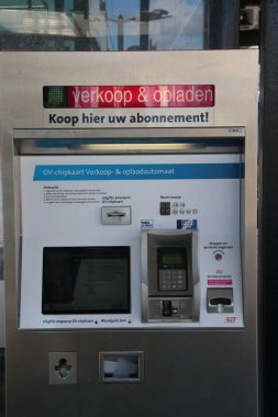 Randstadrail için Den Haag metro istasyonu Laan van Noi üzerinde Ret bilet otomat