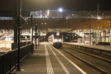 Akşam yepyeni istasyonu Lansingerland-Zoetermeer slt yerel banliyö treni