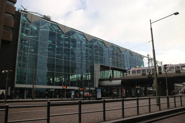 Vor Dem Hauptbahnhof Den Haag Mit Einfahrender Straßenbahn Den Niederlanden — Stockfoto