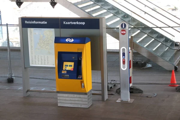 Kartenautomaten Bahnsteig Des Brandneuen Bahnhofs Zoetermeer Lansingerland Den Niederlanden — Stockfoto