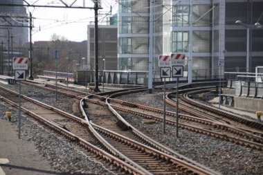 Lv (alt kat) ve Hv yüksek kat trenler gitmek zorunda randstadrail için yön işaretleri