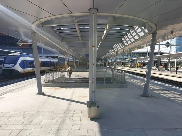 Platforma Odnowionej Trainstacji Utrecht Centraal Holandii — Zdjęcie stockowe