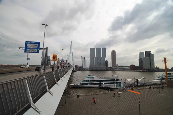 Skyline Rotterdam Con Edificios Erasmusbrug Sobre Río Nieuwe Maas — Foto de Stock