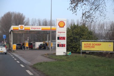 Nieuwerkerk aan den Ijssel N219 de personel olmadan Shell ekspres Benzin istasyonu