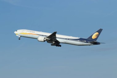 Amsterdam Schiphol Havaalanı'nda 06 24 Kaagbaan giriş kapısı 45c hiçbir izinsiz giriş için mavi işareti