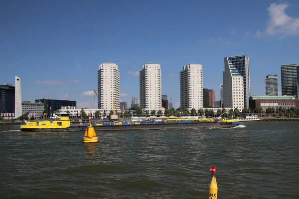 Žlutá Bóje Vodě Řeky Nieuwe Maas Centru Rotterdamu Nizozemsku — Stock fotografie