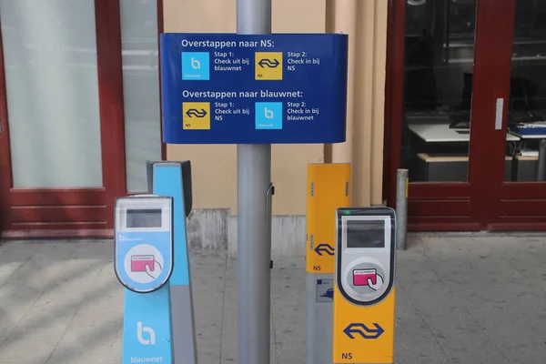 August 2019 Zwolle Die Niederlande Öffentliche Verkehrsmittel Rund Das Bahnhofsgelände — Stockfoto