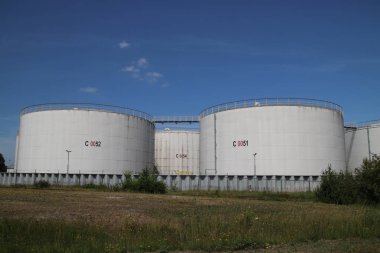 Amsterdam'da Euro tank terminali Hollanda Eta Limanı'nda Westpoort limanında