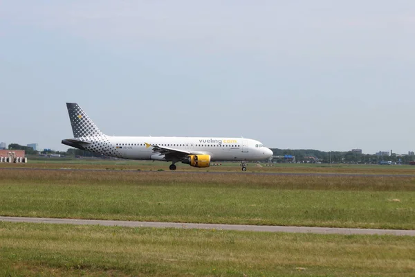 Lzz Vueling Airbus A320 214 Aterragem Aeronaves Polderbaan 36L 18R — Fotografia de Stock