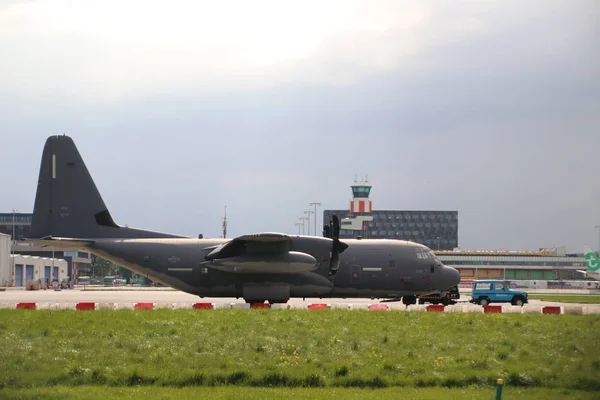 5737 Lockheed Martin 130J Hercules Hollanda Rotterdam Lahey Havaalanı Üzerinde — Stok fotoğraf