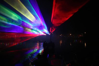 Hollanda, Nieuwerkerk aan den Ijssel - 21 Eylül 2019 - Küçük gemiler geçit töreni ile kamu sokak ve su kamu ücretsiz olay sırasında Lazer gösterisi