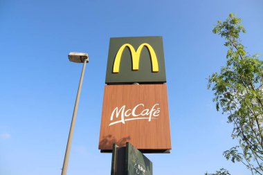 Hollanda 'daki Capelle Aan den IJssel' deki McDonald 's fast food restoranı.