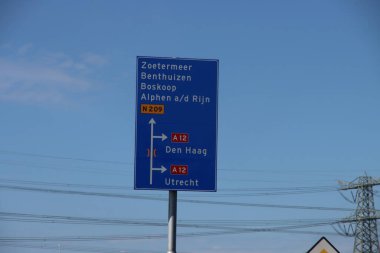 N209 'daki Den Haag, Gouda ve Utrecht yönünden A12 numaralı otobana doğru yol al.