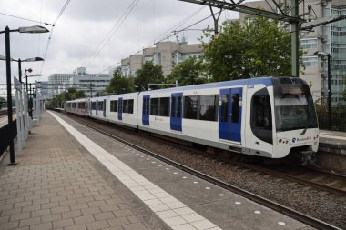 Den Haag Laan van Noi istasyonundaki Randstadrail 'deki RSG3 RET metro treni.
