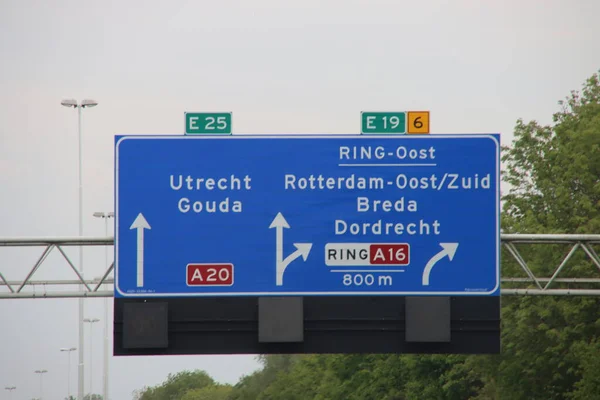 Señal Dirección Azul Blanco Con Rumbo Gouda Utrecht Autopista A20 —  Fotos de Stock