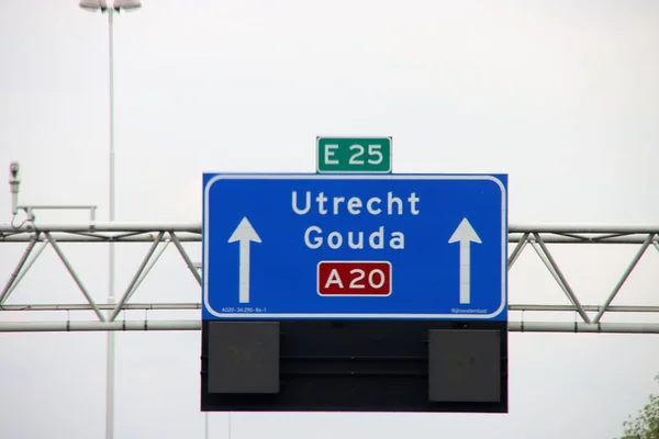 Señal Dirección Azul Blanco Con Rumbo Autopista Gouda Utrecht Ron —  Fotos de Stock