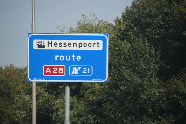 Niebieski Znak Kierunku Hessenpoort Trasy A28 Ziwolle — Zdjęcie stockowe