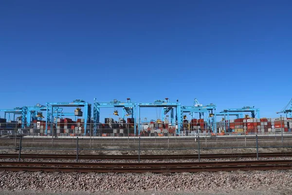 Rotterdam Limanı Ndaki Maasvlakte Limanı Ndaki Apm Konteyner Terminalinde Mavi — Stok fotoğraf