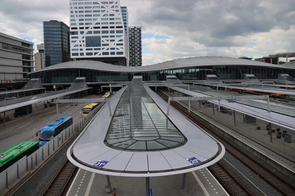 Lokale Und Regionale Buslinien Warten Hauptbahnhof Von Utrecht Auf Ihre — Stockfoto