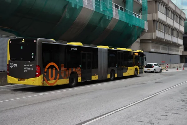 Жовтий Розширений Міський Автобус Місті Утрехт Нідерланди — стокове фото