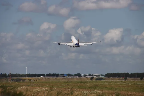 Uçak Polderbaan Dan Amsterdam Schiphol Havaalanından Kalkıyor Uçak Tipi Boeing — Stok fotoğraf