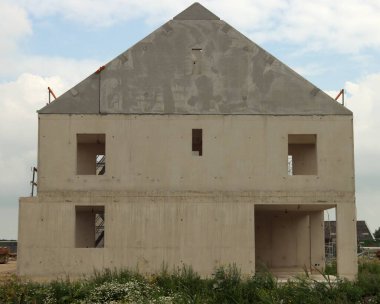 Zevenhuizen 'deki Hollanda' nın yeni inşa edilen Koningskwartier bölgesinde inşa edilecek yeni evin beton çerçevesi