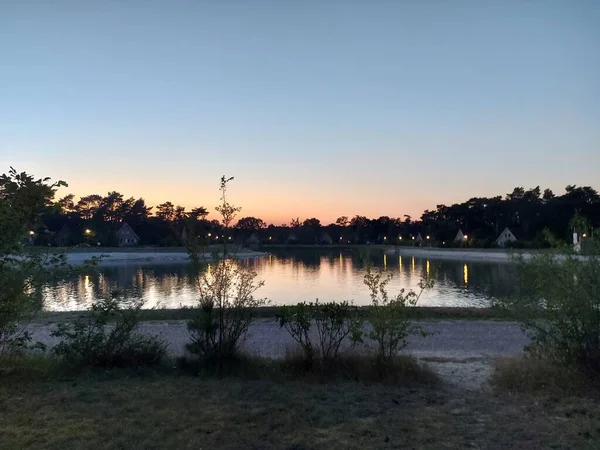 Coucher Soleil Avec Ciel Clair Reflétant Sur Lac Landgoed Loo — Photo