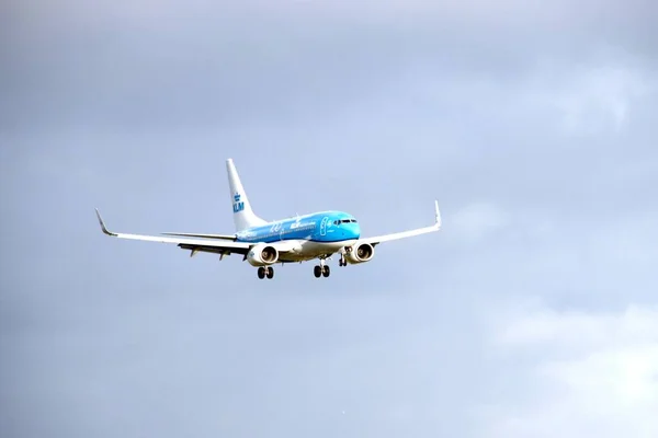 Letadlo Přistává Letišti Amsterdam Schiphol Buitenveldertbaan Typ Letadla Boeing 737 — Stock fotografie