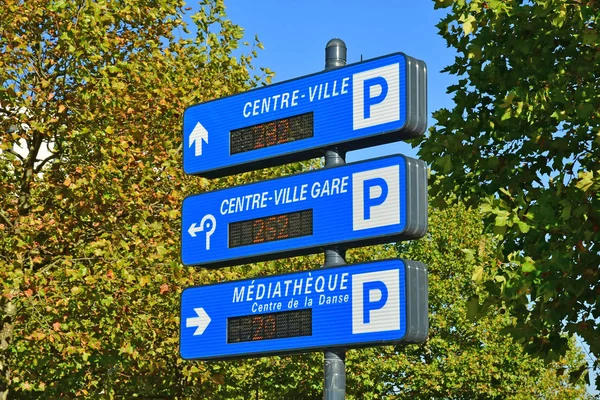 Les Mureaux France October 2017 Parking Sign — Zdjęcie stockowe