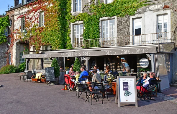 Beaumont Auge Francja Sierpień 2016 Restauracja Malowniczej Miejscowości Lecie — Zdjęcie stockowe