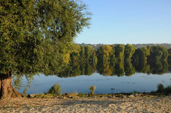 Mureaux 2011年10月3日 塞纳河河畔 — 图库照片