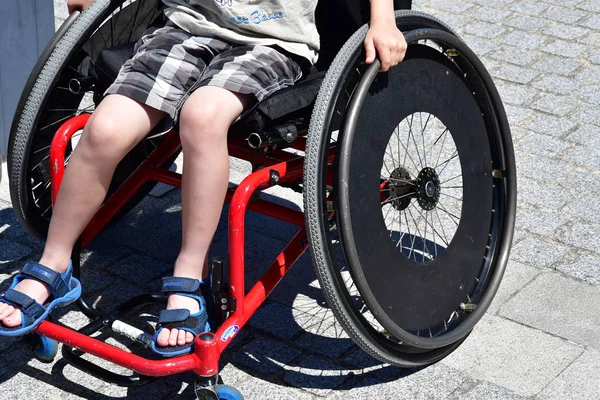 Les Mureaux Francia Junio 2017 Persona Con Discapacidad Silla Ruedas — Foto de Stock